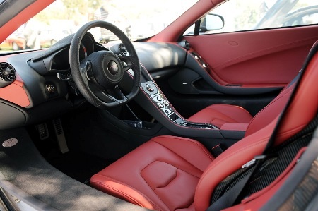 Phần chắn bùn bánh sau trông như chiếc cánh rời hẳn khỏi thân xe