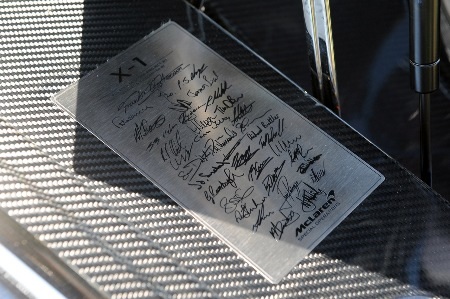 Phần chắn bùn bánh sau trông như chiếc cánh rời hẳn khỏi thân xe