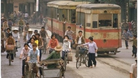 Những năm 90, người Hà Nội đi xe gì? - 16 Tiếng leng keng của tàu điện là một ký ức đẹp của người Hà Nội
