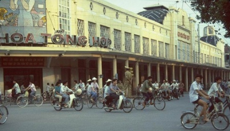 Những năm 90, người Hà Nội đi xe gì? - 8 Ngã tư trung tâm thành phố cũng chỉ thấy xe đạp và Cub