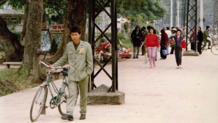 Những năm 90, người Hà Nội đi xe gì? - 3 Đi xe Viha cũng rất phong cách
