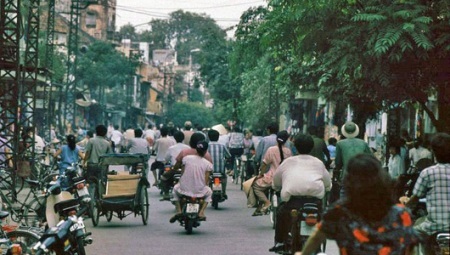 Những năm 90, người Hà Nội đi xe gì? - 6 Kinh tế phát triển, Hà Nội có thêm nhiều xe máy hơn
