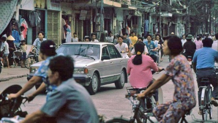 Những năm 90, người Hà Nội đi xe gì? - 19 Hiếm lắm mới thấy một chiếc Nissan đến từ Nhật Bản