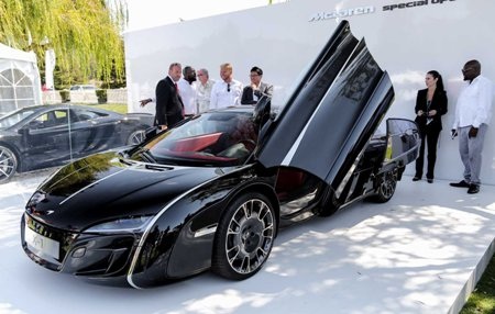 Phần chắn bùn bánh sau trông như chiếc cánh rời hẳn khỏi thân xe