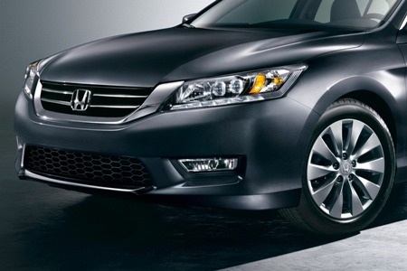 Lộ diện xe Honda Accord thế hệ mới - 2 Đối thủ của xe Accord gồm: Nissan Altima,