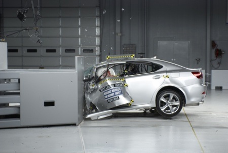 Xe Mercedes, Lexus, Audi bị chấm điểm an toàn kém