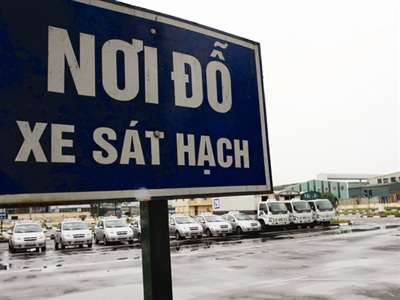 Các trung tâm đào tạo lái xe ngắc ngoải - 1 Lượng học viên đến các trung tâm đào tạo lái xe ô tô tại Hà Nội giảm đến 40% (Ảnh: Hồng Vĩnh)