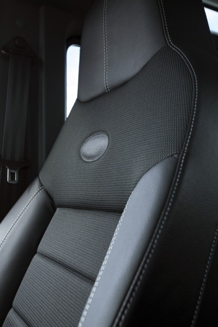 Hệ thống loa Alpine là trang bị tùy chọn