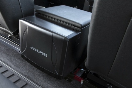 Hệ thống loa Alpine là trang bị tùy chọn