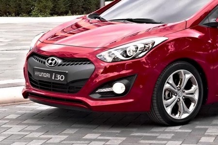 Hyundai giới thiệu xe i30 phiên bản hatchback 3 cửa - 2 Phiên bản hatchback 3 cửa của xe i30 được trang bị cùng loại động cơ với bản