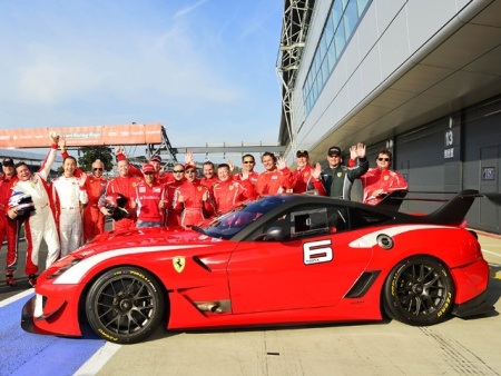 Ferrari lập kỉ lục diễu hành  - 4 Tiến Đức