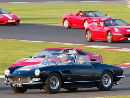 Ferrari lập kỉ lục diễu hành  - 5 Tiến Đức