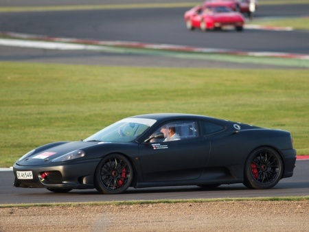 Ferrari lập kỉ lục diễu hành  - 6 Tiến Đức