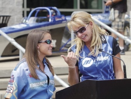 Họ xinh đẹp và đam mê tốc độ - 4 (Ảnh: AP)