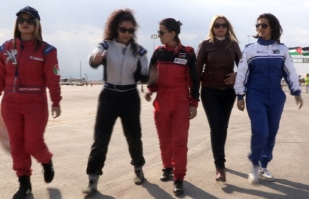 Họ xinh đẹp và đam mê tốc độ - 5 (Ảnh: SocDoc Studios)