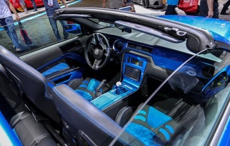 Ngắm dàn xe Mustang độ tại Triển lãm SEMA 2012 - 10 Xe có màu sơn đỏ bắt mắt và nội thất với trang bị ghế ngồi Sparco thể thao