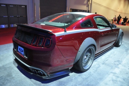 Ngắm dàn xe Mustang độ tại Triển lãm SEMA 2012 - 7 Xe có màu sơn đỏ bắt mắt và nội thất với trang bị ghế ngồi Sparco thể thao