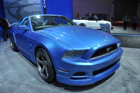 Ngắm dàn xe Mustang độ tại Triển lãm SEMA 2012 - 11 Xe có màu sơn đỏ bắt mắt và nội thất với trang bị ghế ngồi Sparco thể thao