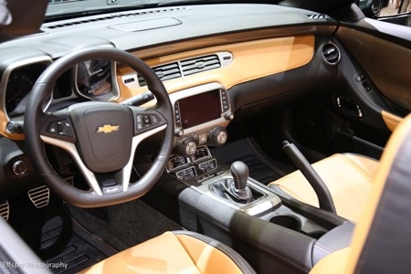 Ấn tượng Camaro độ - 4 Về nội thất, xe Camaro ZL1 Touring Convertible sử dụng chất liệ