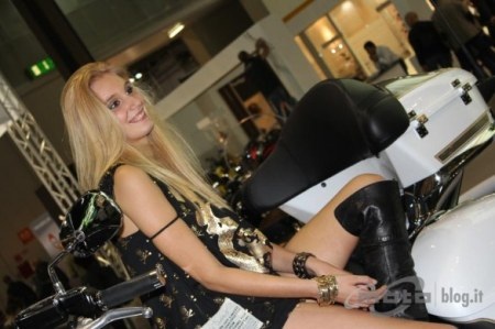 Nhộn nhịp người mẫu tại sự kiện EICMA 2012 - 23 Nhộn nhịp người mẫu tại sự kiện EICMA 2012