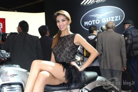 Nhộn nhịp người mẫu tại sự kiện EICMA 2012 - 4 Nhộn nhịp người mẫu tại sự kiện EICMA 2012