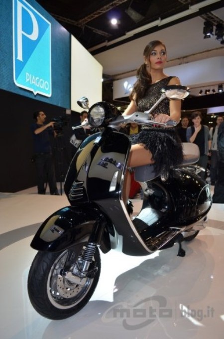 Có thể lắp thêm một chiếc giá inox phía sau xe, hoặc để trống