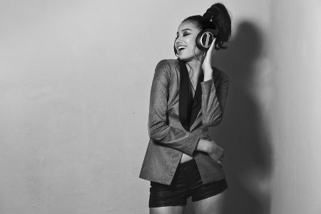 Tổng thể tai nghe Sennheiser HD 439 thể hiện thứ âm thanh nhẹ nhàng, bay bổng