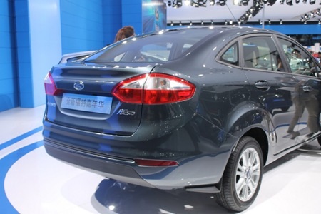 Xe Ford Fiesta sedan phiên bản mới nâng cấp (Ảnh: Carscoop)