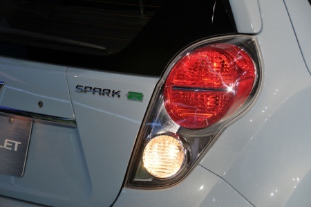 Diện kiến phiên bản chạy điện của xe Spark - 5 cản sau đóng vai trò như bộ khuếch tán gió