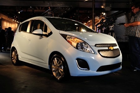 Diện kiến phiên bản chạy điện của xe Spark - 1 Xe Spark EV có lưới tản nhiệt nhỏ hơn, cản trước/sau kiểu mới