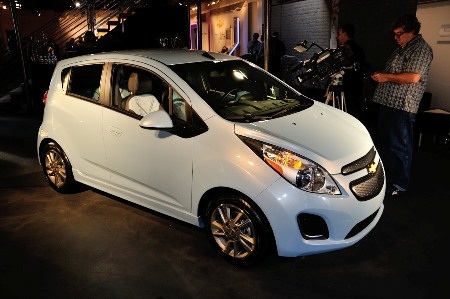 Diện kiến phiên bản chạy điện của xe Spark - 16 Tay nắm mở cửa sau được giấu trên cột C