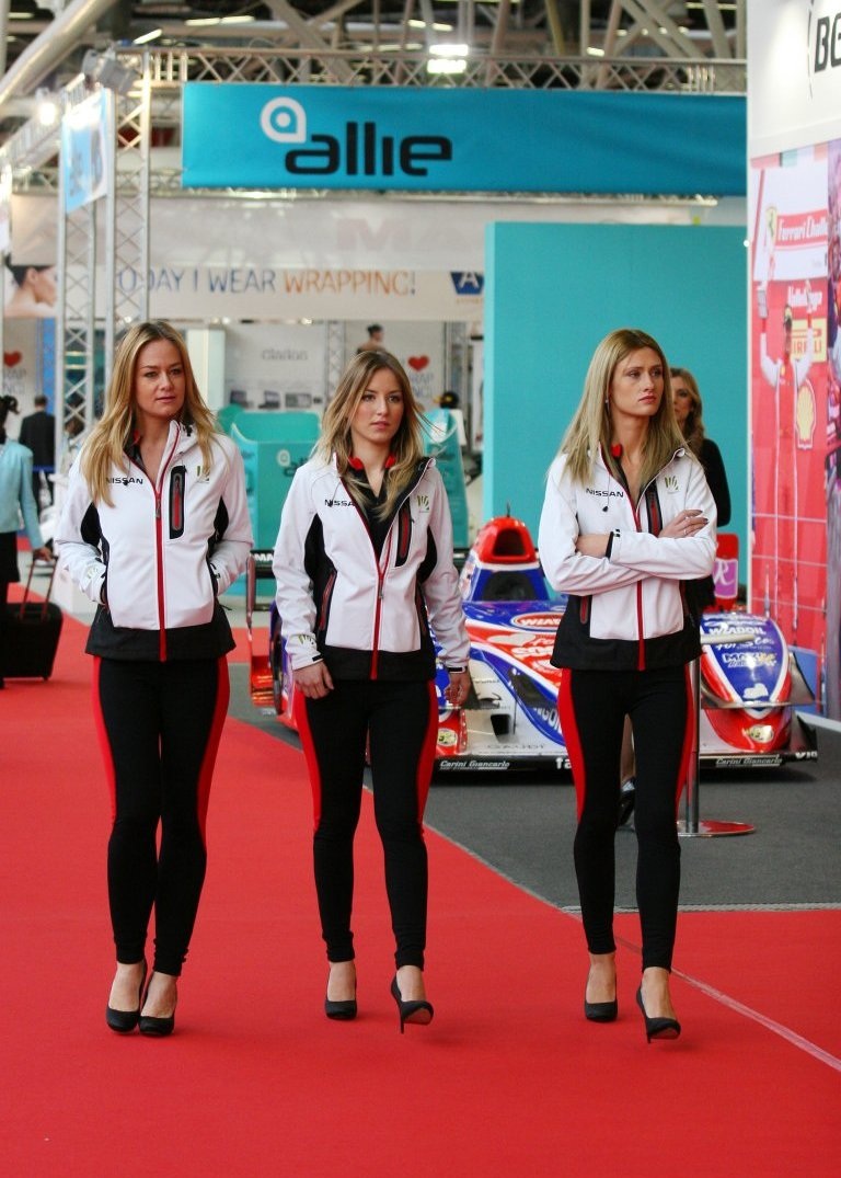 Ngọt ngào người mẫu Triển lãm ô tô Bologna 2012 - 2 Triển lãm ô tô Bologna 2012 diễn ra từ ngày 7-16/12 tại