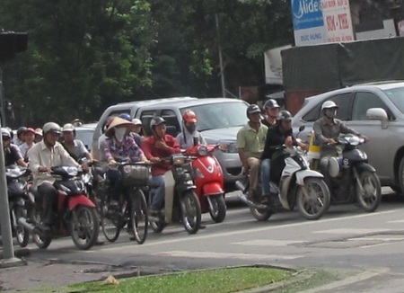 Mập mờ “thuế đường” cho xe máy tại Hà Nội - 1 Chưa có mức thu phí sử dụng đường bộ cụ thể tại Hà Nội