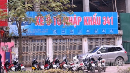 Showroom ô tô thành nơi bán bánh ngọt, hoa quả… - 1 Showroom ô tô thành nơi bán bánh ngọt, hoa quả…