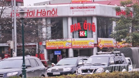 Showroom ô tô thành nơi bán bánh ngọt, hoa quả… - 3 Showroom ô tô trở thành “Bia hơi ôtô”