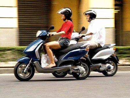Piaggio giới thiệu xe Fly 50 4V phiên bản 2013