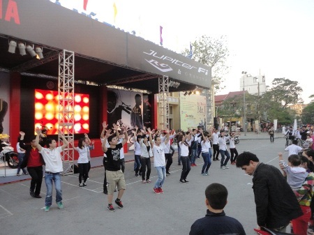 Vinh danh những tay lái cừ khôi của đất cảng - 3 Các bạn trẻ thành phố Hải Phòng nhảy Flashmod hưởng ứng chương trình