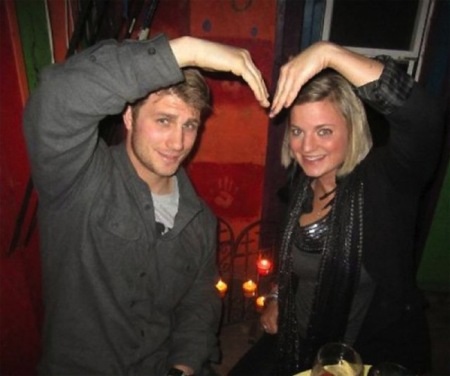 Trở về trong sự chào đón nồng nhiệt của bạn bè và người thân