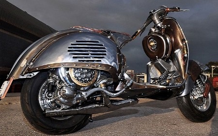 Chiếc xe giống như một tác phẩm điêu khắc bằng cơ khí