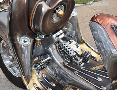 Yên xe mở lật ngang