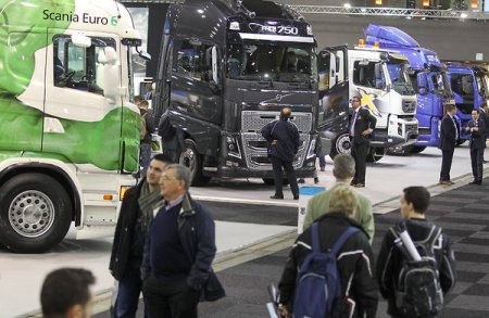 Toàn cảnh Triển lãm ô tô Brussels 2013 - 19 Khu vực trưng bày xe tải (Ảnh: EPA)