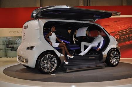 Toàn cảnh Triển lãm ô tô Brussels 2013 - 17 Những chiếc Smart nhỏ xinh đầy màu sắc (Ảnh: Xinhua)