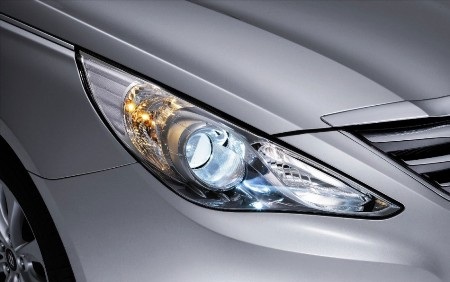 Xe Sonata có một số thay đổi ở phiên bản mới - 3 Thị trường Malaysia dùng xe tay lái nghịch