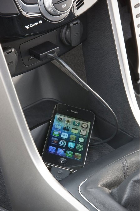 Ngoài bộ vành hợp kim 17 inch như của bản 5 cửa, phiên bản 3 cửa còn có thêm lựa chọn vành 16 inch