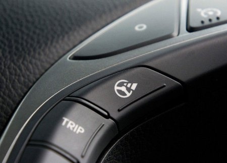 Cửa trước dài hơn 170mm so với bản 5 cửa nên việc ra vào hàng ghế trước thuận tiện hơn