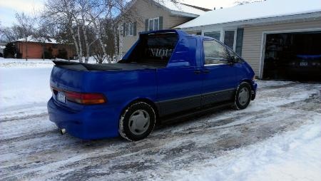 Độ Toyota Previa thành xe bán tải - 6 Chiếc xe đặc biệt này đang được rao bán ở Minnesota (Mỹ), với giá chỉ 4.800 USD.