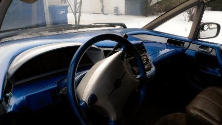 Độ Toyota Previa thành xe bán tải - 8 Chiếc xe đặc biệt này đang được rao bán ở Minnesota (Mỹ), với giá chỉ 4.800 USD.