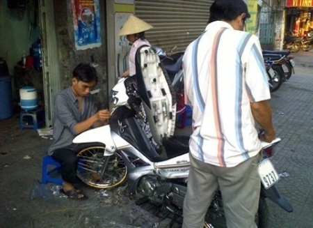 Giới trẻ đua nhau dán xe