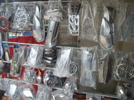 Kiếm bạc tỷ từ nghề làm linh kiện xe máy giá bèo - 2 Nhiều phụ tùng xe máy được làng Rùa sản xuất bán ra thị trường