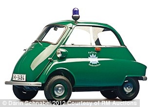 Ông Weiner sau vô lăng chiếc Rovin D4 đời 1956 (Ảnh: NYTimes)